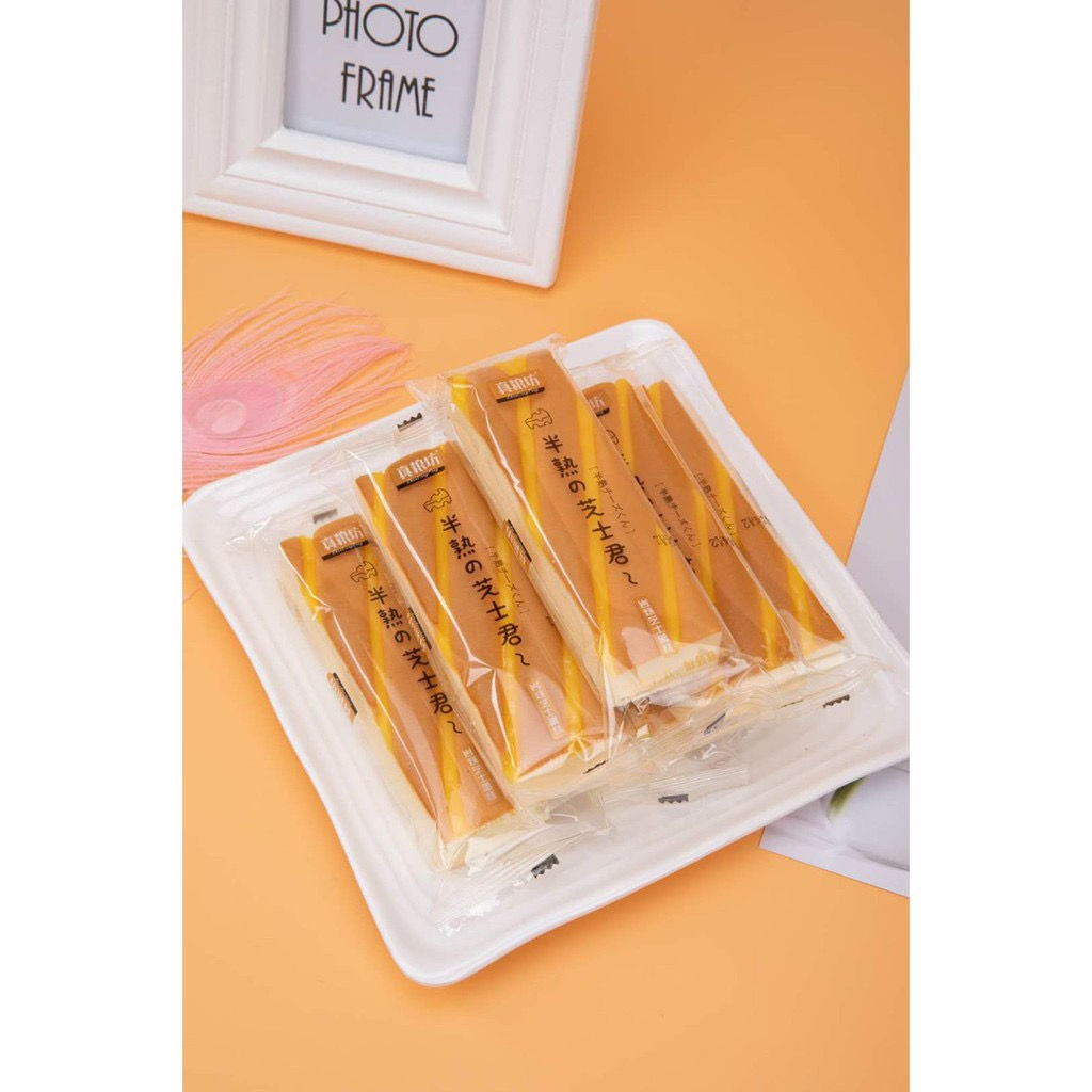 Sponge cake with cheese topping