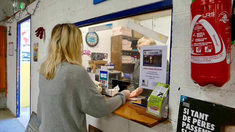 Bénévole à la caisse