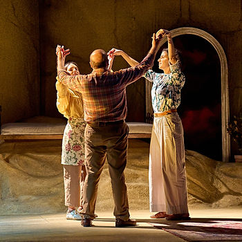 Alia Lahlou, Joseph Long and Farah Saffari (Manuel Harlan)