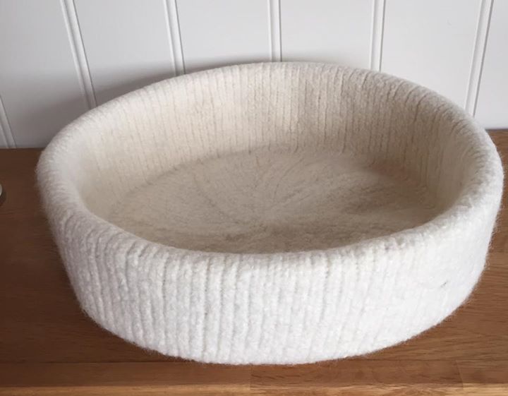 Vår 2018. Diameter ca 35 cm. Kr 390,-