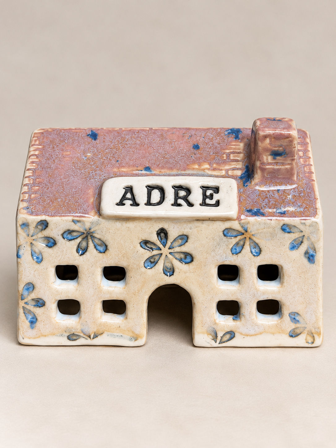 Tŷ bach ‘adre’ 