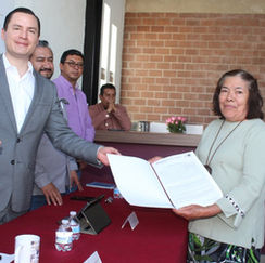 Entrega CEVI escrituras de propiedad a 28 familias