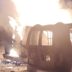 Explotan 2 camionetas con huachicol en San Agustín Tlaxiaca