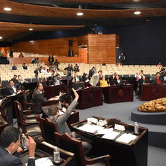 Balcón Político: Aprueban reformas, pero sin consenso