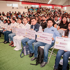Comunidad estudiantil del Mezquital se beneficia con becas