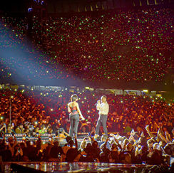 ¡Cazzu reacciona ante felicitación de Ángela Aguilar!