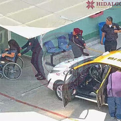 Policías estatales apoyan a mujer en labor de parto para llegar al hospital