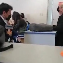 Profesor de la UAEH obliga a estudiante a arrodillarse y rezar