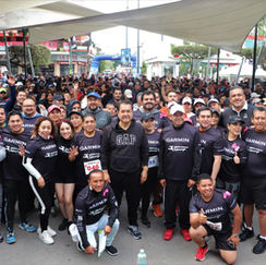 Pasarela de aspirantes durante carrera en Tulancingo