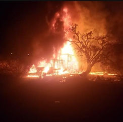 Hallan dos camionetas "huachicoleras" calcinadas en Nopala