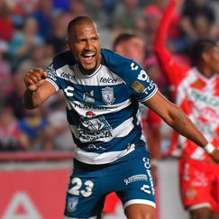 Pachuca renueva contrato de Salomón Rondón por un año más