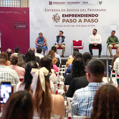 Entregan apoyos a 190 emprendedores de 52 municipos