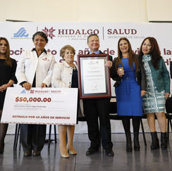 Reconoce Menchaca trayectoria y compromiso de personal de salud