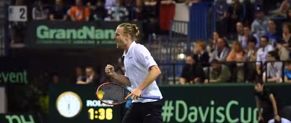 Peter Gojowczyk playing tennis at the Davis Cup