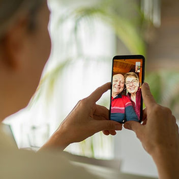 The Benefits of Home Care Assistance When Caring from a Distance