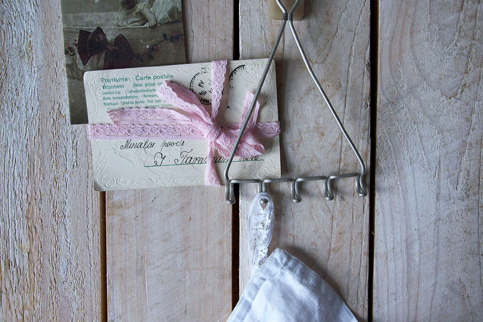 Vintage metal foldable clothes hanger with plastic details