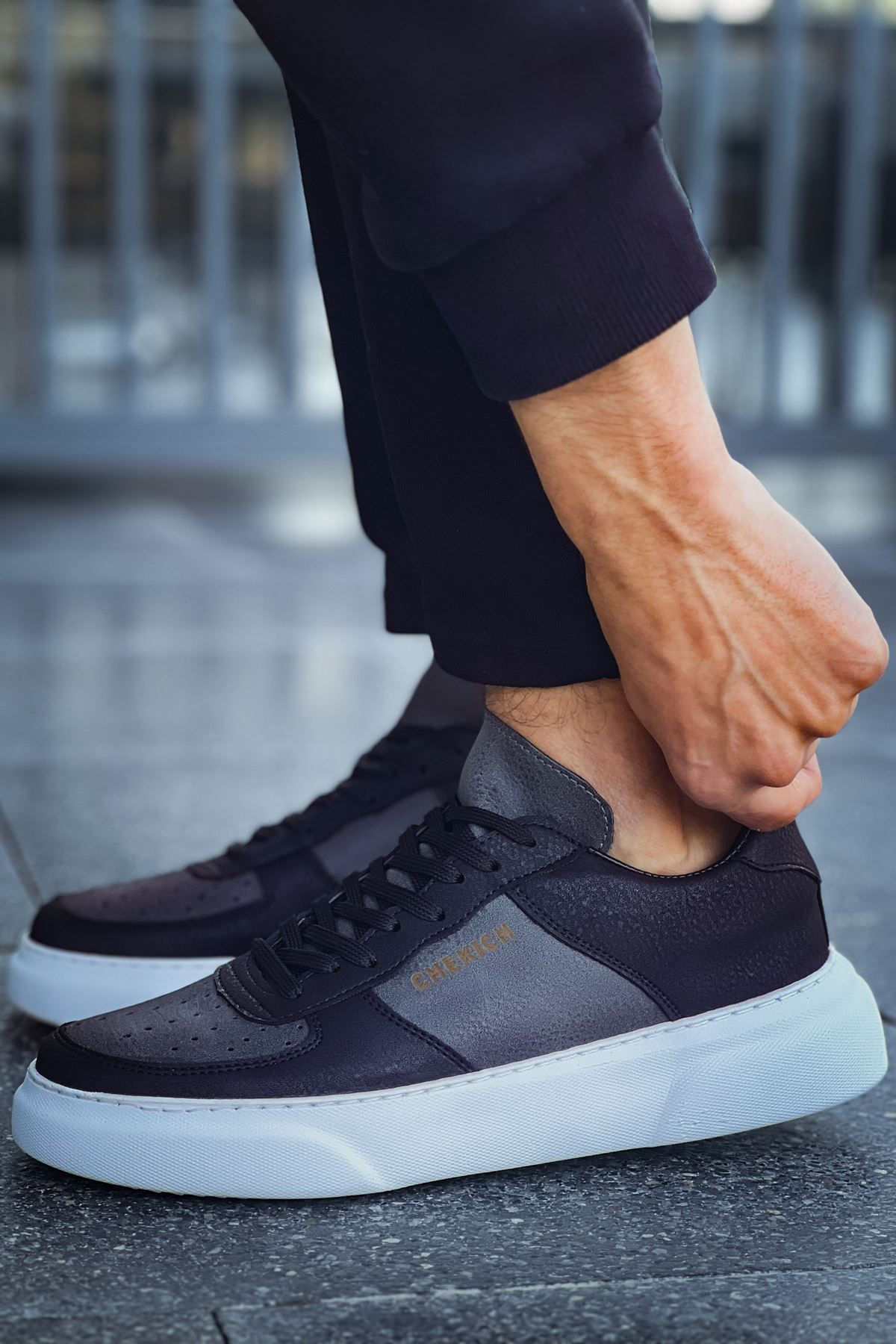 Chekich Black Kenton