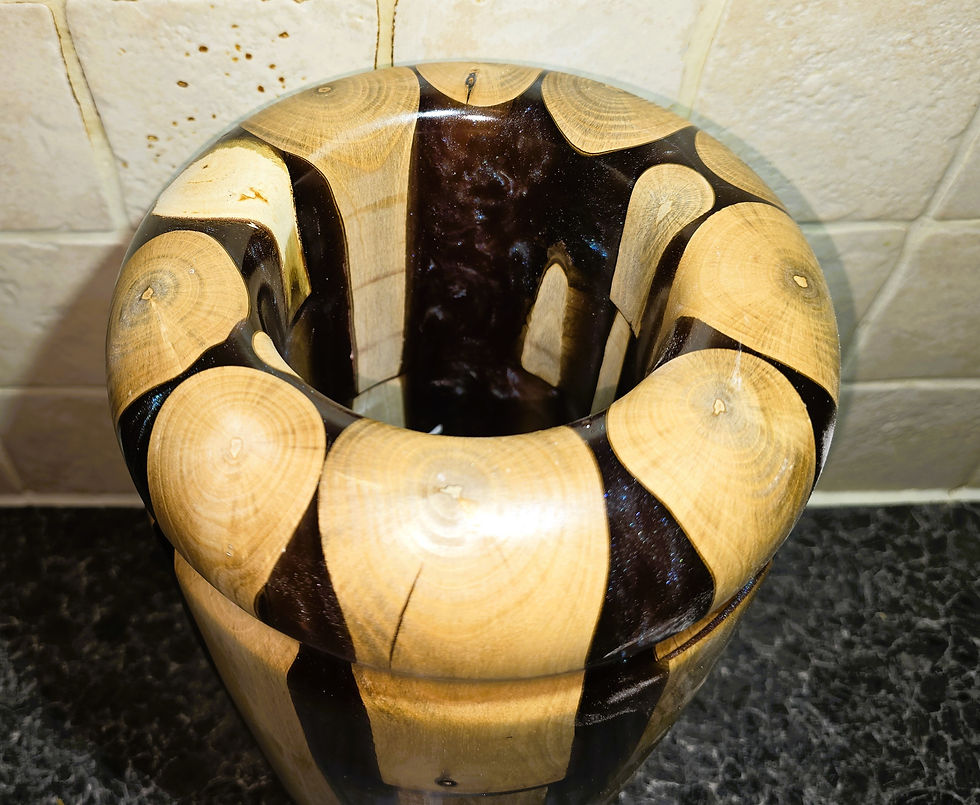 Thumbnail: Massive eucalyptus and red-brown resin vase