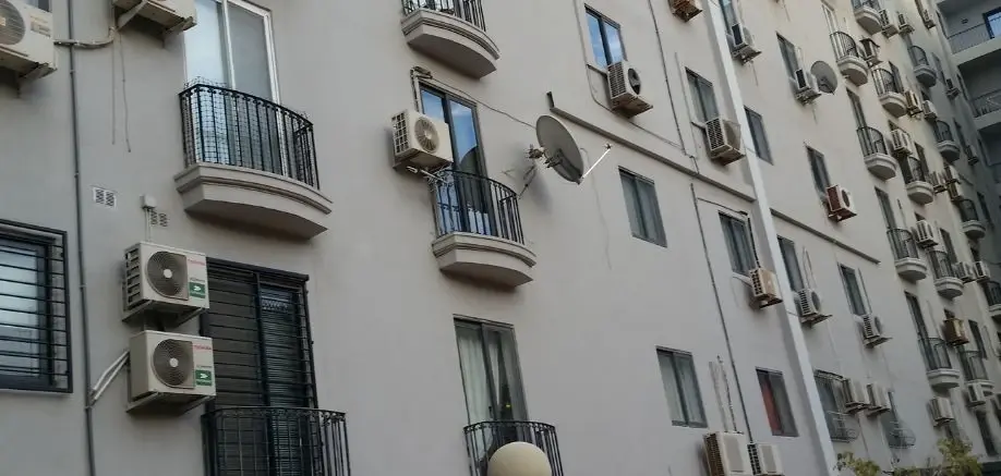 Bomba de calor en la fachada: lo que la Ley de Propiedad Horizontal realmente permite (y lo que no)