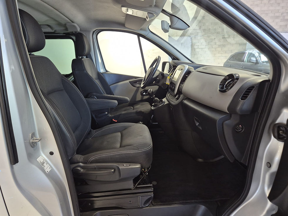 Miniaturbild: NISSAN NV300 COMBI 1.6 DCI 125CH S&S N-CONNECTA L2H1 3T0