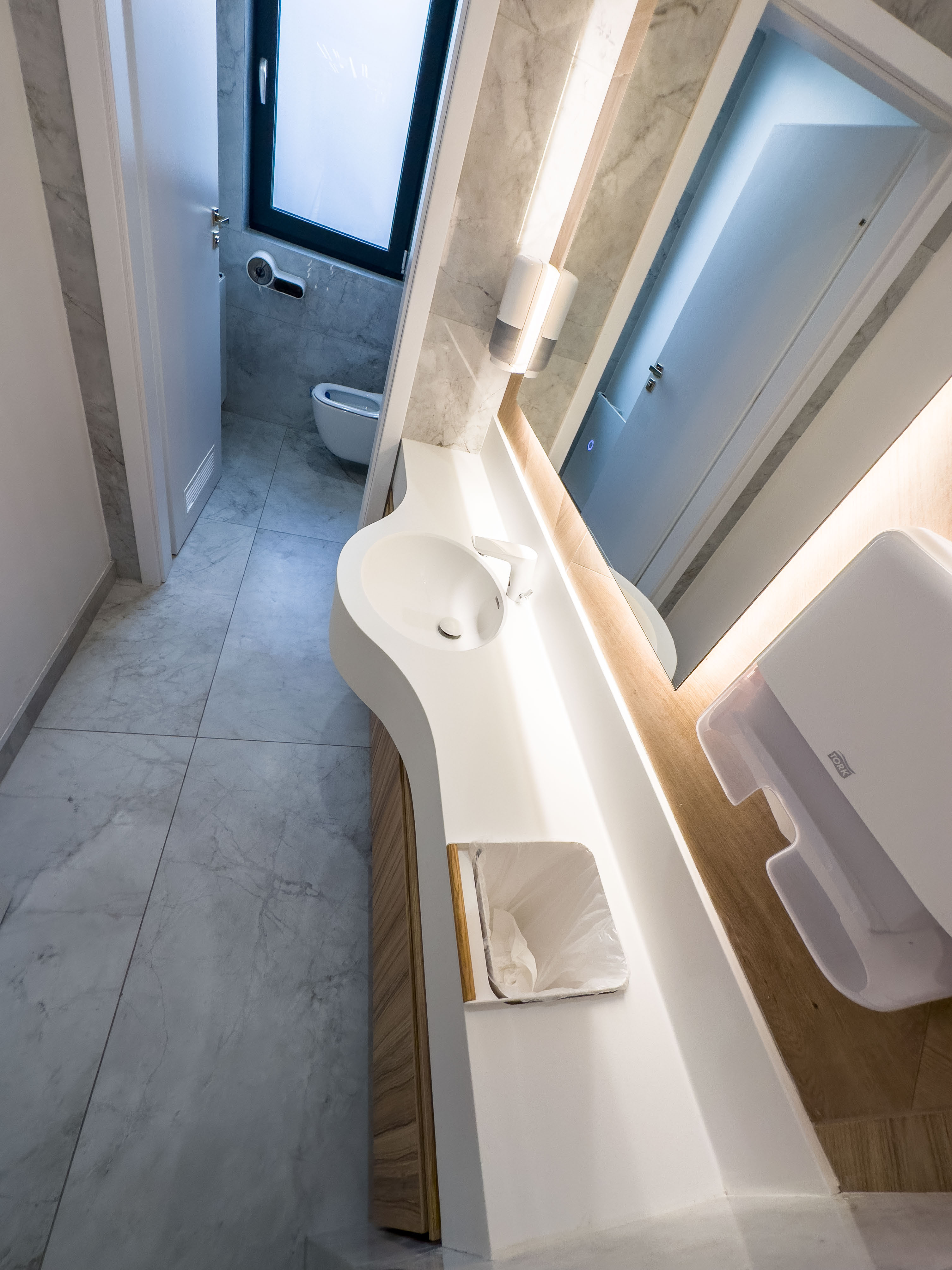 mobila pentru clinici, mobila la comanda, clinici la cheie, design clinici, design cabinete medicale, pardoseala placata cu ceramica, echipamente medicale, ustensile medicale