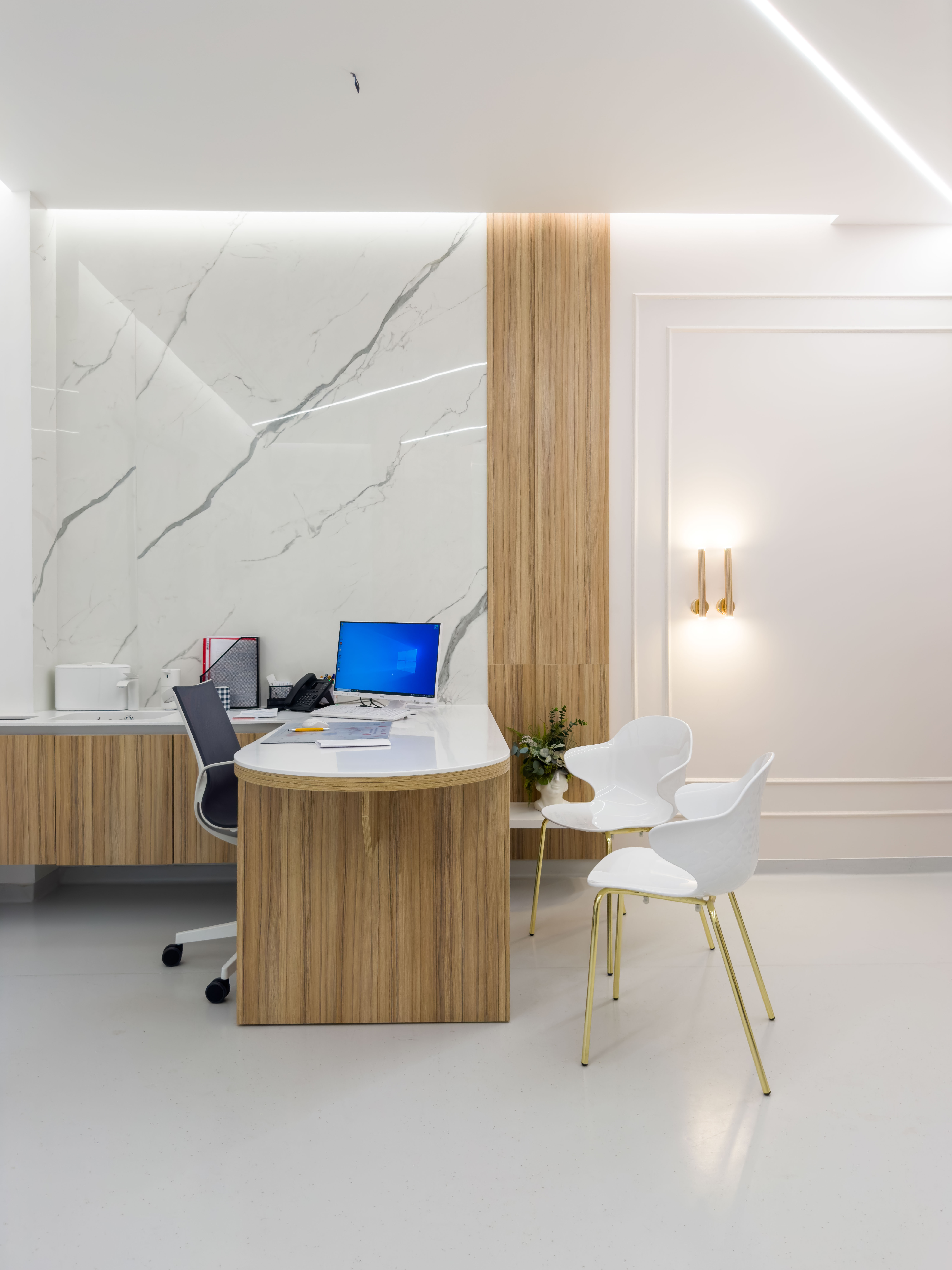 mobila pentru clinici, mobila la comanda, clinici la cheie, design clinici, design cabinete medicale, pardoseala placata cu ceramica, echipamente medicale, ustensile medicale