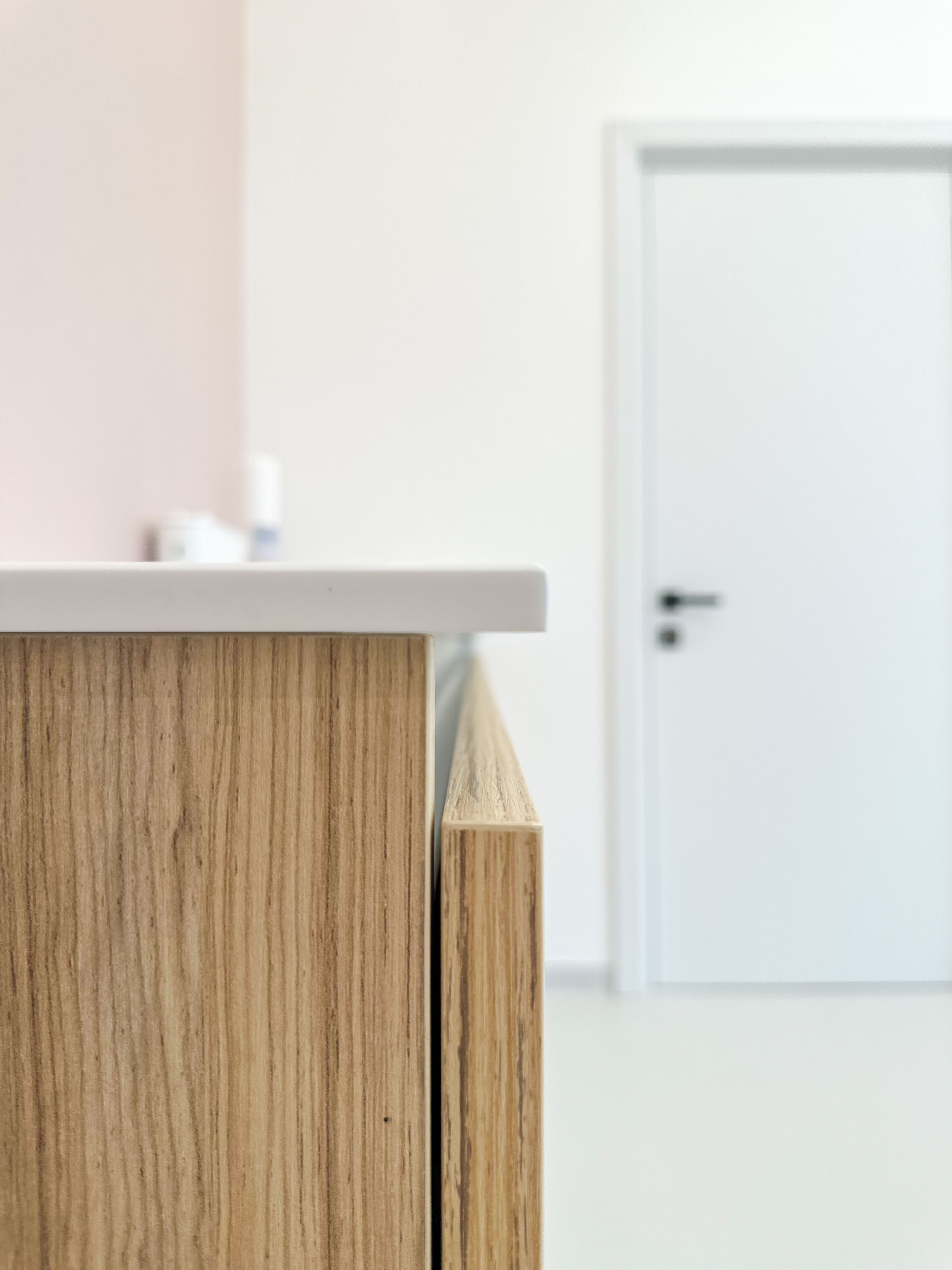 mobila pentru clinici, mobila la comanda, clinici la cheie, design clinici, design cabinete medicale, pardoseala placata cu ceramica, echipamente medicale, ustensile medicale