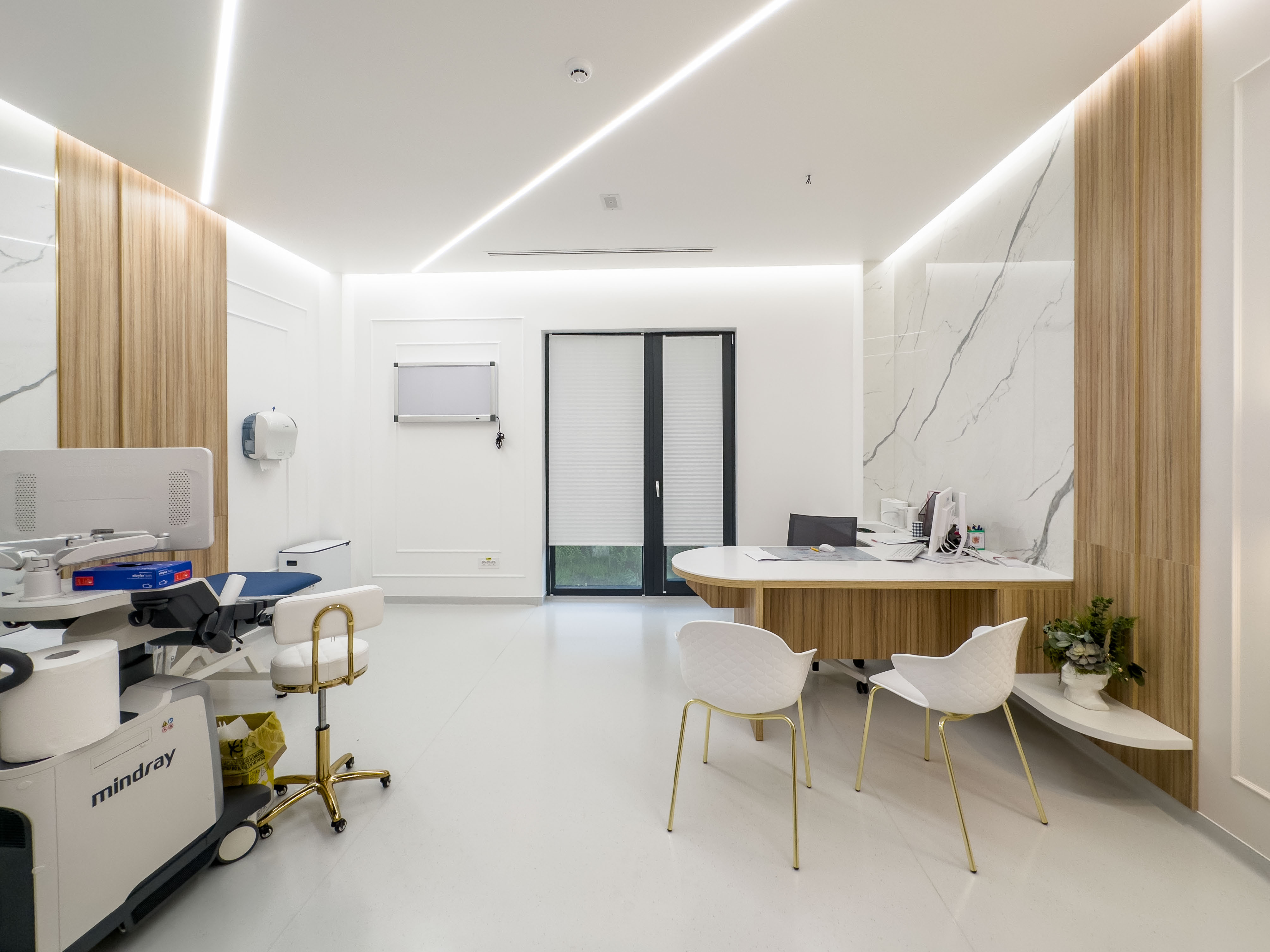 mobila pentru clinici, mobila la comanda, clinici la cheie, design clinici, design cabinete medicale, pardoseala placata cu ceramica, echipamente medicale, ustensile medicale