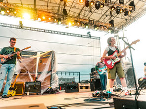Photo Galleries: Dinosaur Jr and Snail Mail at The Stone Pony