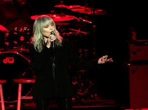 Photo Galleries: Pat Benatar & Neil Giraldo with Vindys - Palace Theatre, Albany, NY!