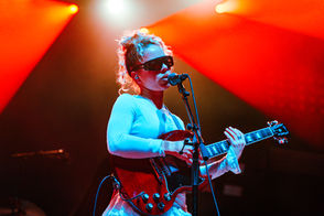 Concert Review: Nilüfer Yanya, at The Greek Theater in Los Angeles 