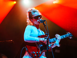 Concert Review: Nilüfer Yanya, at The Greek Theater in Los Angeles