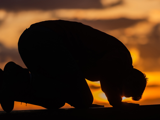 Elon Musk Requires Employees to Bow and Pray to Him, Plans to Expand Worship to Entire Countries