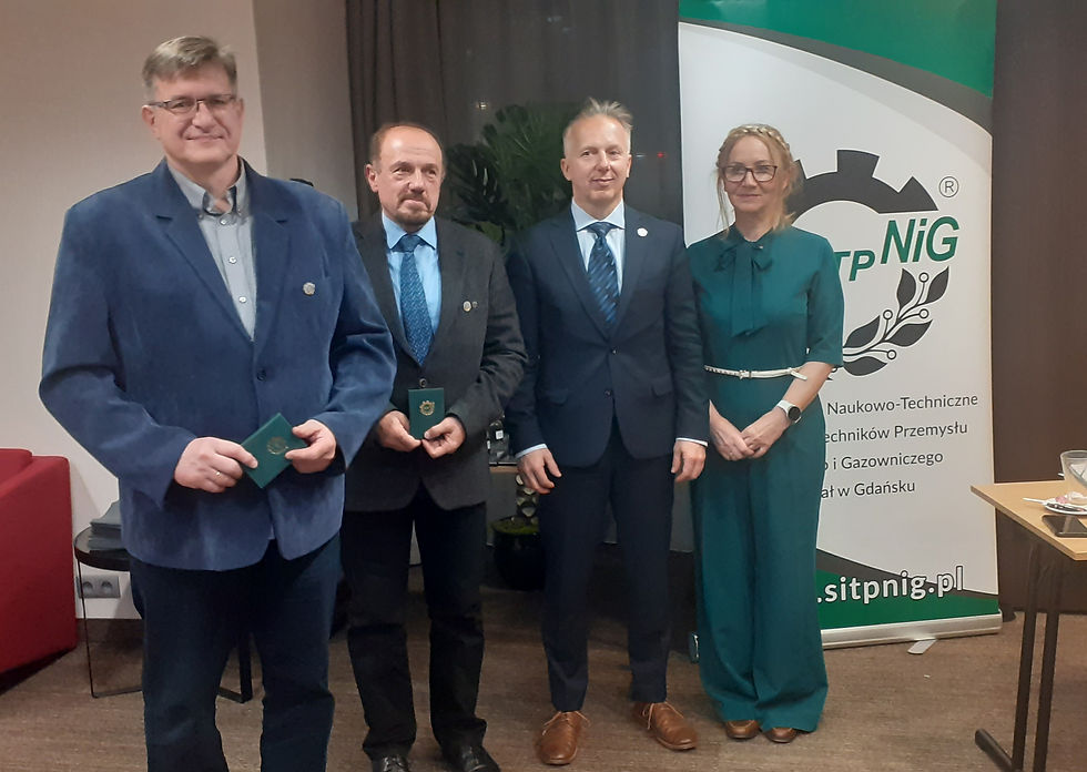 Osoby odznaczone Złotą OH SITPNiG. Fot. arch. SITPNiG