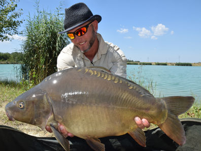 FILMPREMIER! FEEDERMANIA - Vízfelszíni pontyozás feederbottal