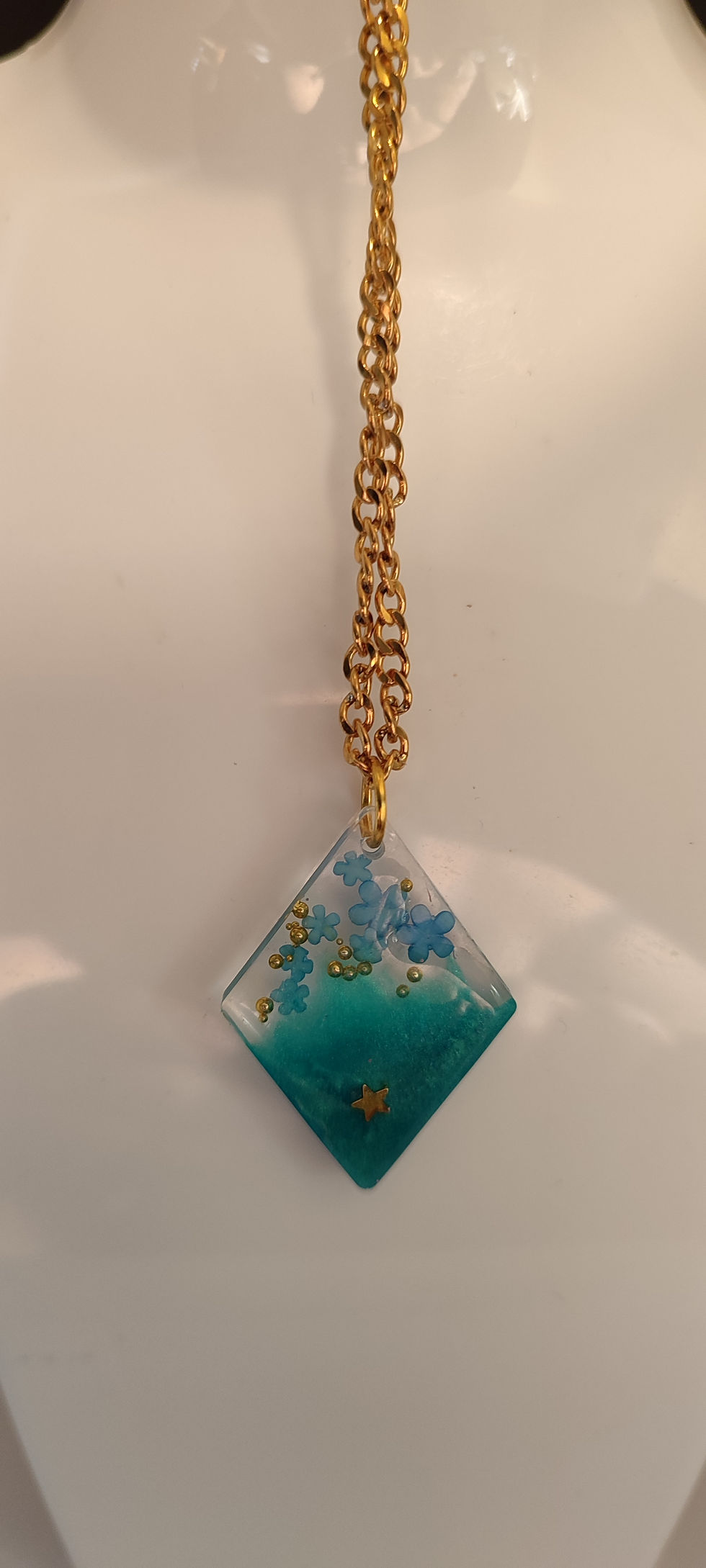 Miniature : Pendentif diamant avec des paillettes dorées, et des cristaux turquoise, cinebycine.