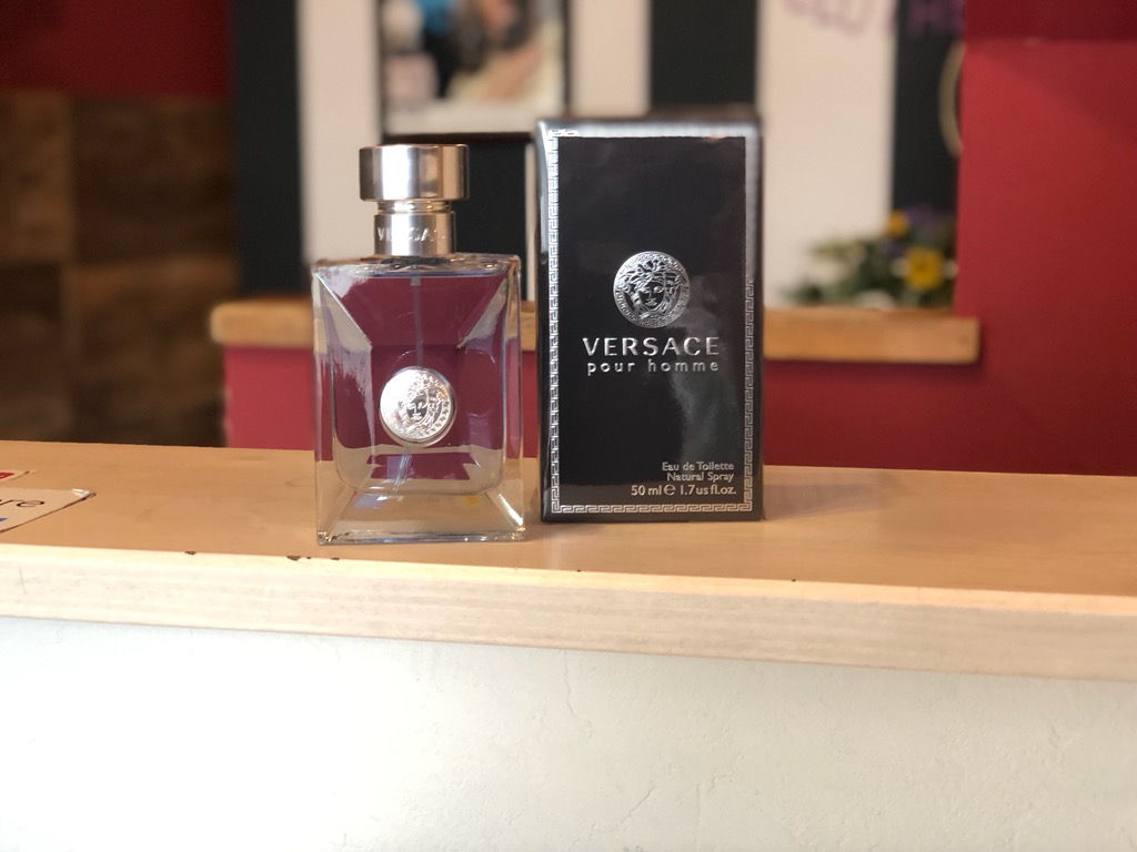 ヴェルサーチェ プールオム オーデトワレ 50mＬ