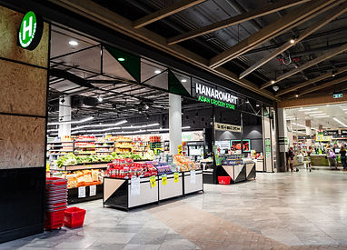 22.09.30 Westfield Coomera - Storefronts & VM Web-19 (1).jpg