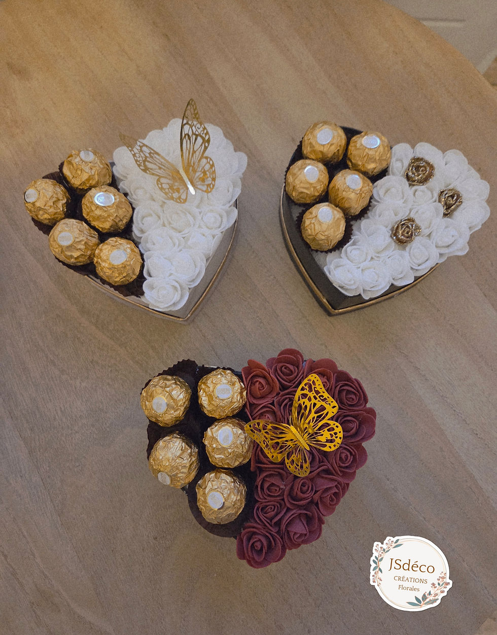 Trois boîtes en forme de cœur, chocolats et décorations, Le cœur chocolat 🍫 XXL (30 cm).