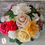Miniature : Bouquet de roses multicolores avec des fleurs blanches, rouges, et jaunes