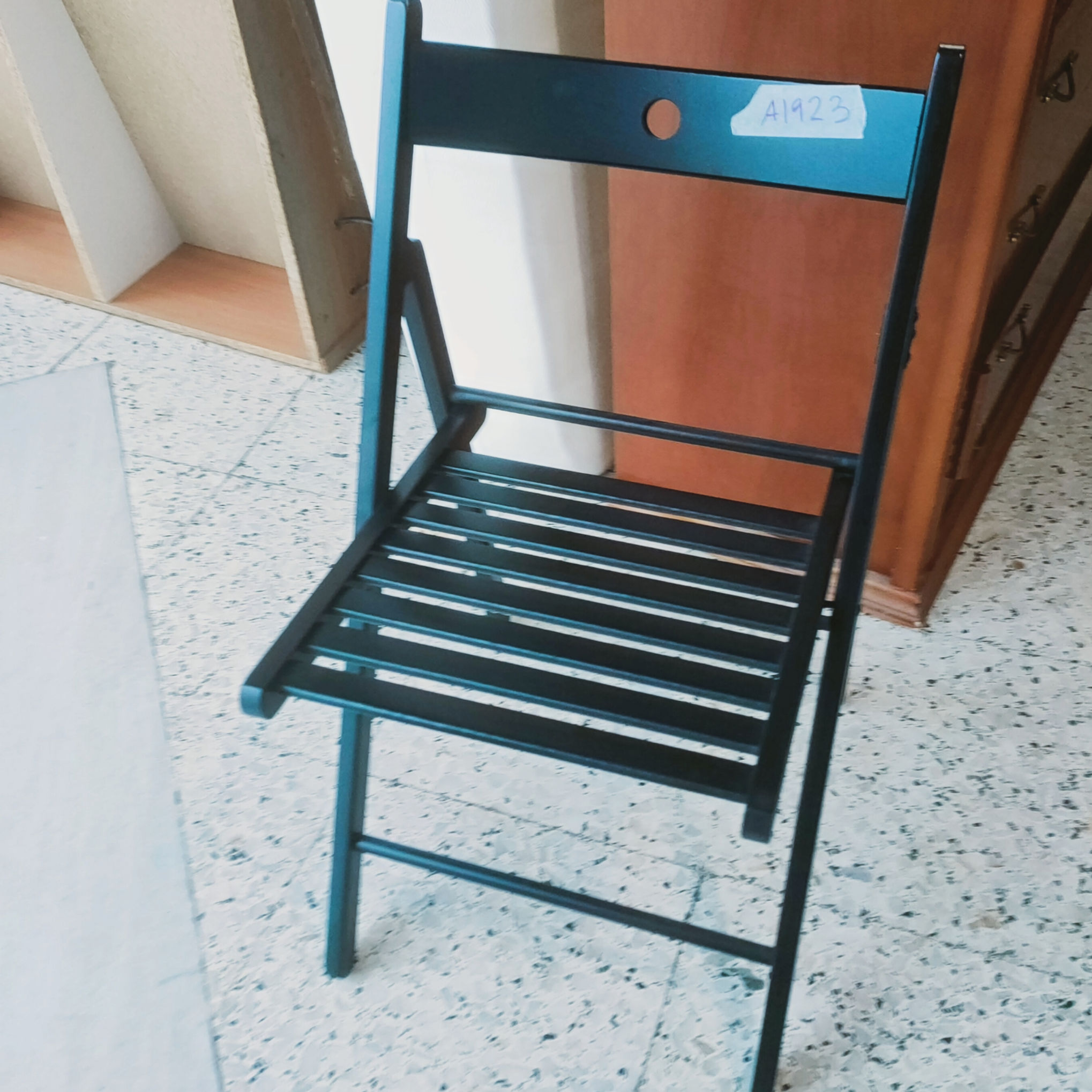 Silla de madera negra plegable (tijera)