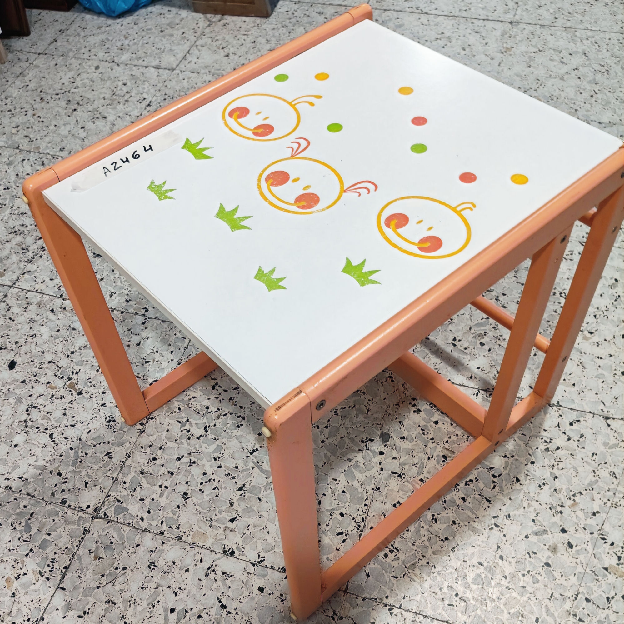 Mesita infantil  50 x 55 x 46 cm