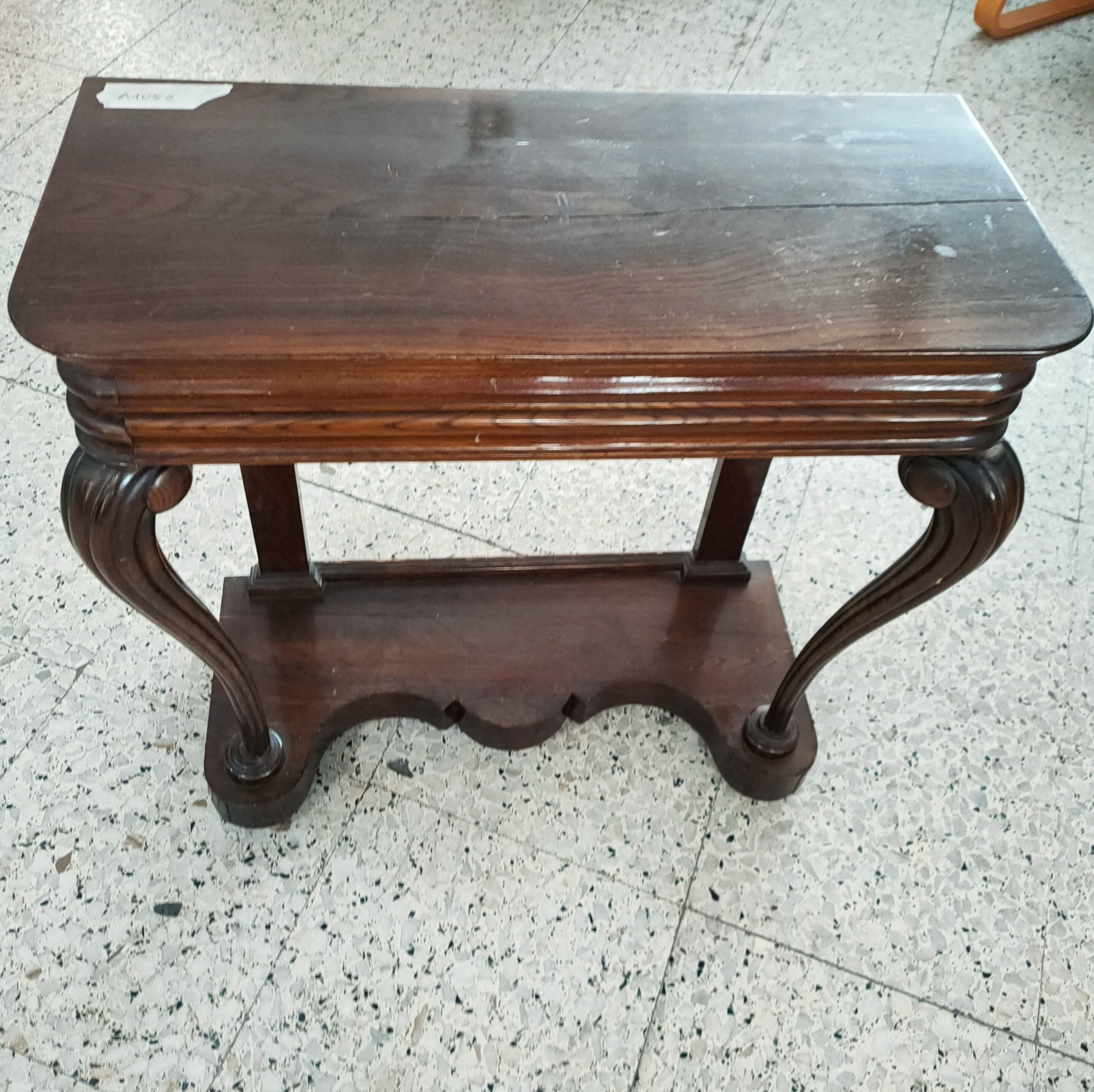 Consola  78 x 76 x 35 cm