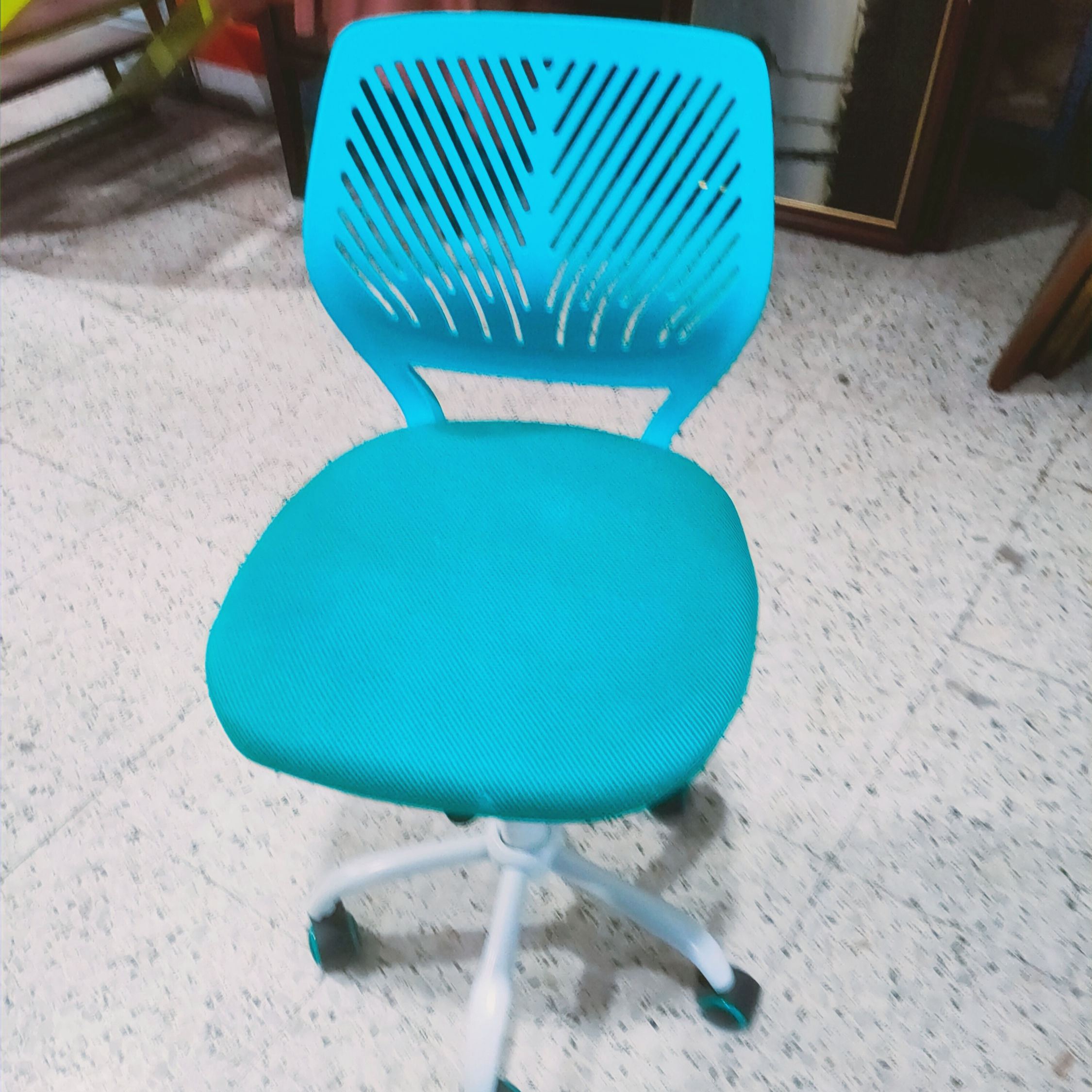 Silla niño giratoria con ruedas color verde
