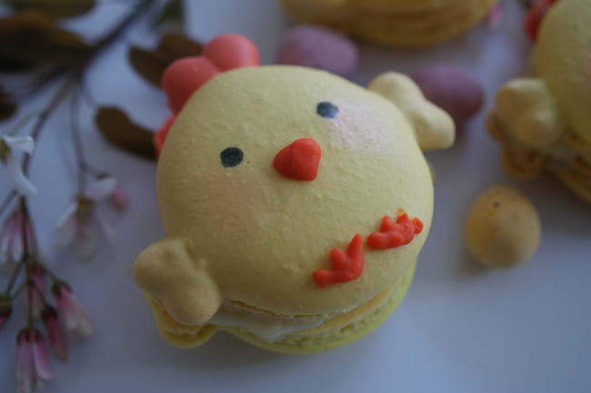 Easter chick shaped macaron