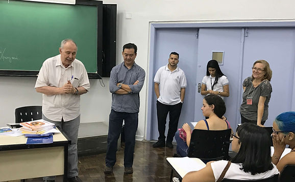 Curso Pré-Vestibular do Objetivo para alunos da associação Gelson Iezzi