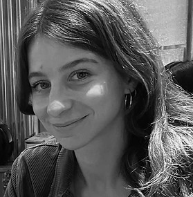 Portrait Clara L.jpeg