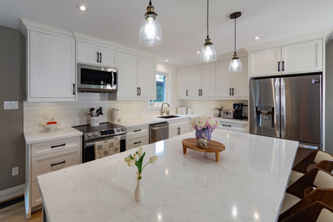 Bright White Custom Kitchen Barrie ON.jpg