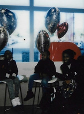 Photo de la créatrice. La photo est volontairement peu visible.