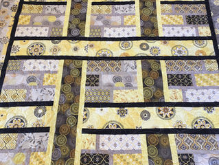 Big beautiful yellow, gray and black quilt....80x97.5” #BlueSpringsQuilting